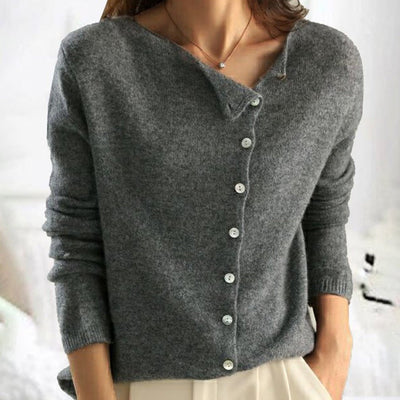 Iya | Chic Button Knit